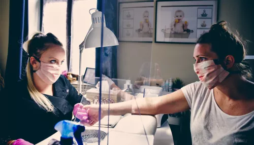 Лампы для маникюра могут увеличить риски развития рака кожи