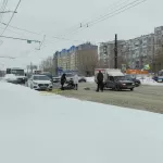 В Барнауле машина сбила женщину на зебре недалеко от остановки