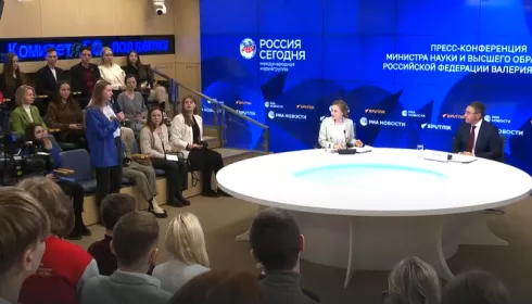 Глава минобрнауки РФ Фальков объяснил студентке АлтГУ, как стать министром