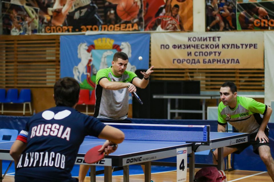 Финал в мужском парном разряде чемпионата Сибири по настольному теннису в Барнауле