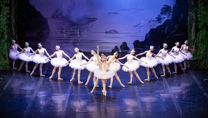 Жителям Алтайского края покажут балет Лебединое озеро