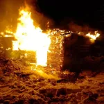 В Алтайском крае горящая баня едва не подожгла дом