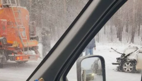 Следом за крупным ДТП под Барнаулом легковушка врезалась в бензовоз