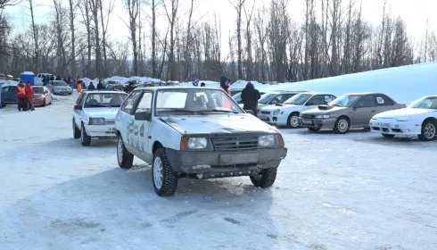 Выплеснуть адреналин: как прошли ледовые гонки в Барнауле