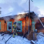 На Алтае при пожаре из-за непотушенного окурка погиб человек