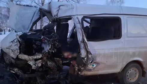 На Алтае водитель Газели погиб после жесткого столкновения с грузовиком