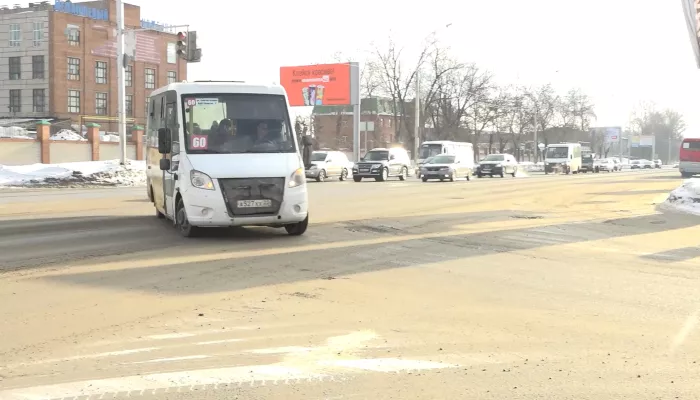 Барнаульцы жалуются на маршрутчиков, которые парализуют движение на Калинина
