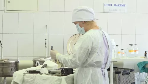 Суд обязал руководство алтайской больницы обеспечить сотрудников спецодеждой