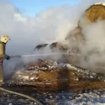 В алтайском селе загорелись более 100 тюков сена
