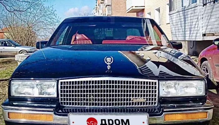 Заметят все: в Барнауле продают легендарный Cadillac в красной коже