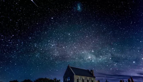 Жители Новосибирской области заметили в небе необычный светящийся объект
