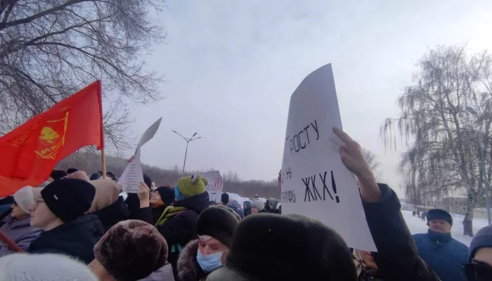 Сотни жителей Рубцовска собрались на митинг против роста коммуналки