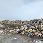 Мусоровозы из Алейска перестали направлять на полигон отходов в Усть-Калманке