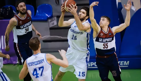 Баскетболисты Барнаула и Новосибирска вновь выдали роскошное сибирское дерби