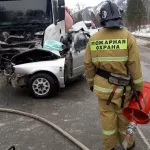 На Алтае при столкновении легковушки и бензовоза погибли два человека