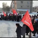 Сотни жителей Алтайского края вышли на митинг против роста тарифов ЖКХ
