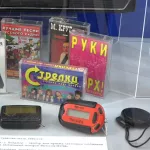Денди, киоск и видеокассеты. В Барнауле открыли выставку Мои 90-e