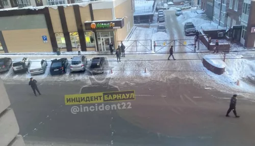 Очевидцы: в Барнауле неизвестные заминировали жилой дом