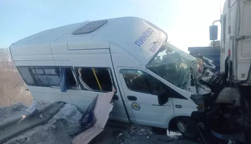 Массовое ДТП с рейсовым автобусом произошло на трассе Барнаул — Новосибирск