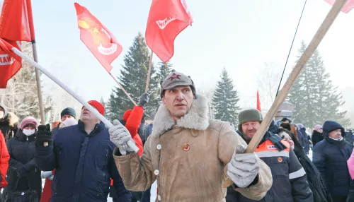 В Барнауле прошел митинг против повышения тарифов на услуги ЖКХ. Фоторепортаж