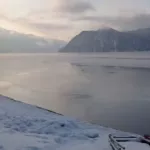 На Алтае показали, как покрывается льдом Телецкое озеро