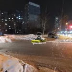 В Барнауле иномарка снесла дорожный знак на перекрестке
