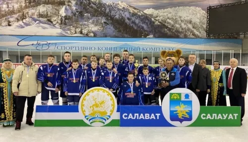 Золото всероссийского хоккейного турнира завоевала алтайская сборная