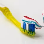 С фтором или без? Какую зубную пасту рекомендуют ученые