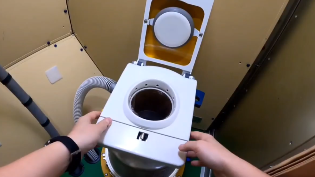 Туалет в космосе