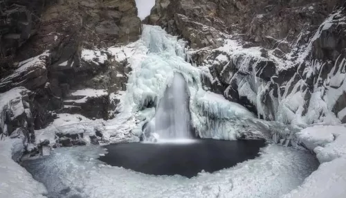 Как выглядит неистовый водопад Куркуре на Алтае. Фото