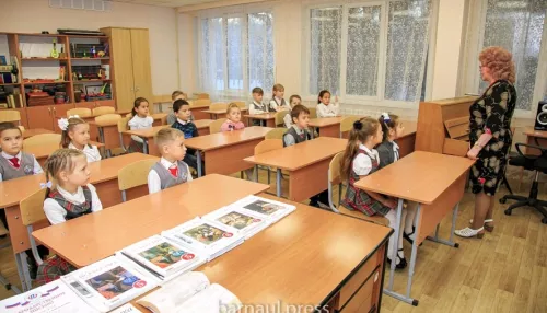 В Барнауле отец пригрозил расправой учителю после конфликта детей в школе