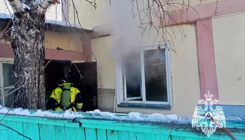 В Белокурихе из пожара в жилом доме спасли двух человек
