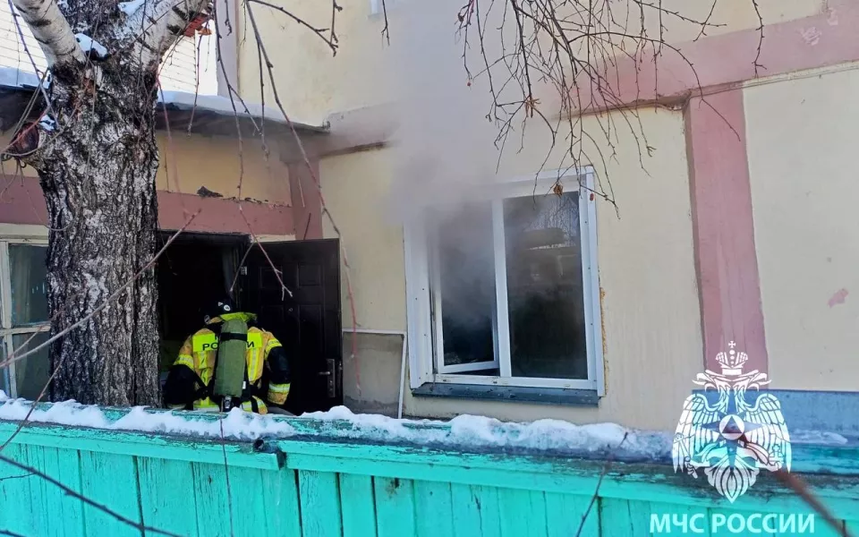 В Белокурихе из пожара в жилом доме спасли двух человек