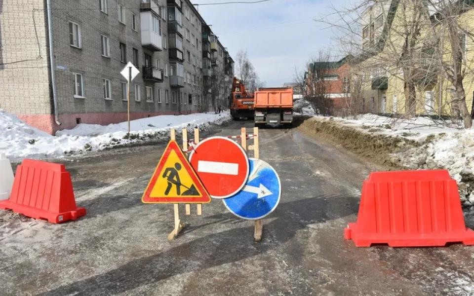В Барнауле расчистили дорогу после масштабного разлива воды