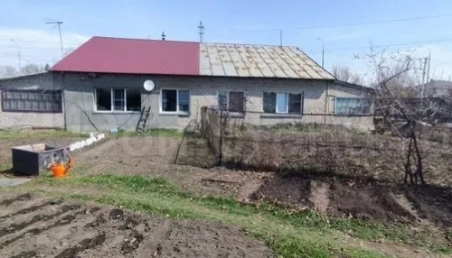В Бийске за 18 млн продают полдома с печкой и выгребной ямой