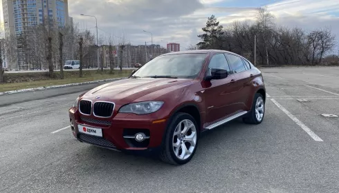 В Барнауле продают красный BMW с телевизором для пассажиров за 1,65 млн рублей