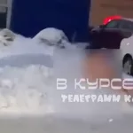 В центре Барнауле голая женщина закалялась в сугробах