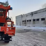 В Красноярске загорелся огромный склад холодильников Бирюса