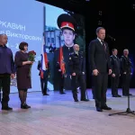 Виктор Томенко вручил Золотую Звезду родным погибшего разведчика