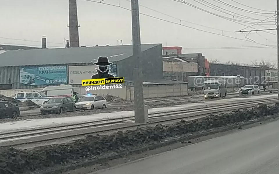 В Барнауле внедорожник насмерть сбил пешехода на улице Попова