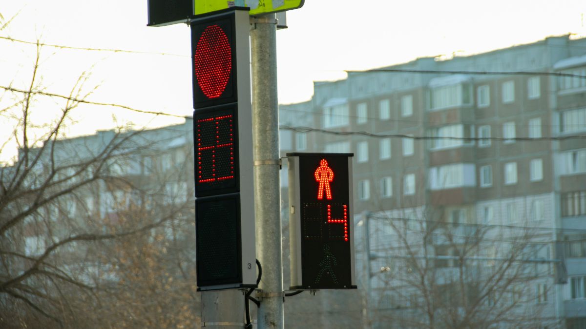 Самый "светофорный" перекресток Барнаула на пересечении улиц Попова и Антона Петрова