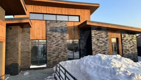 Под Барнаулом почти за 35 млн продают скандинавский дом с теплым бассейном