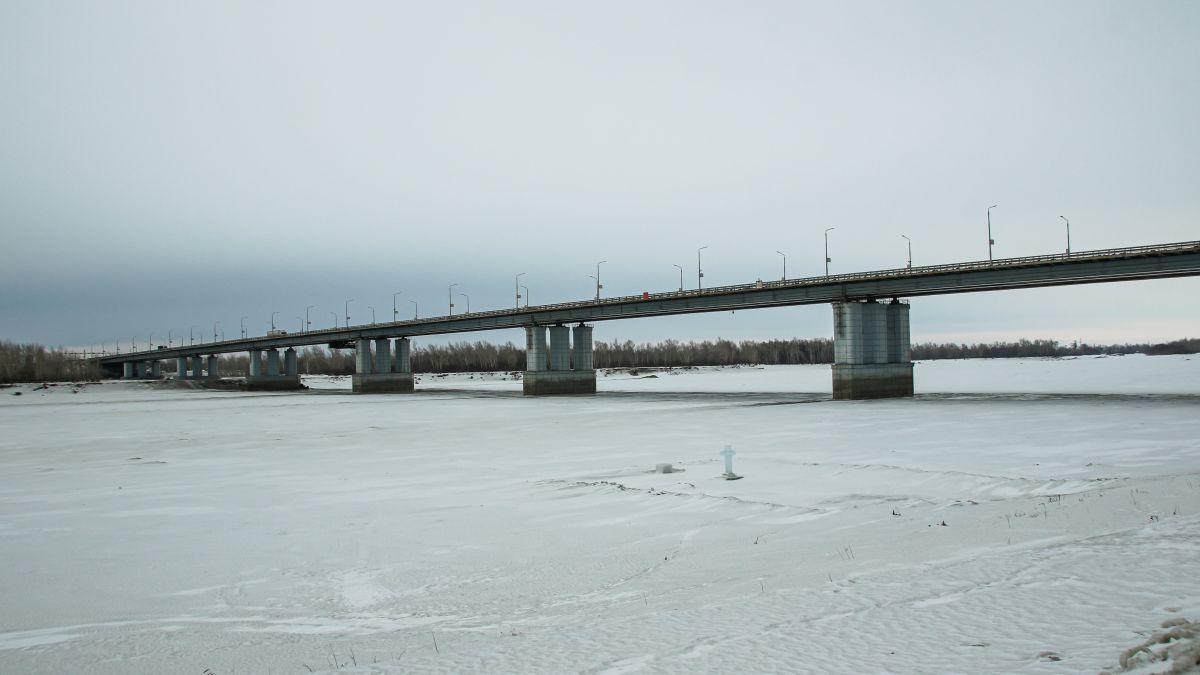 Март в Барнауле. Мост через Обь