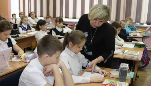 Ученики из трех школ Барнаула учатся в других зданиях на время капремонта