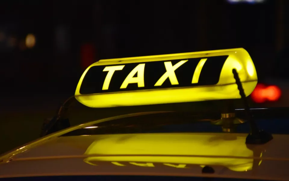 Водителям такси могут запретить работать больше 12 часов