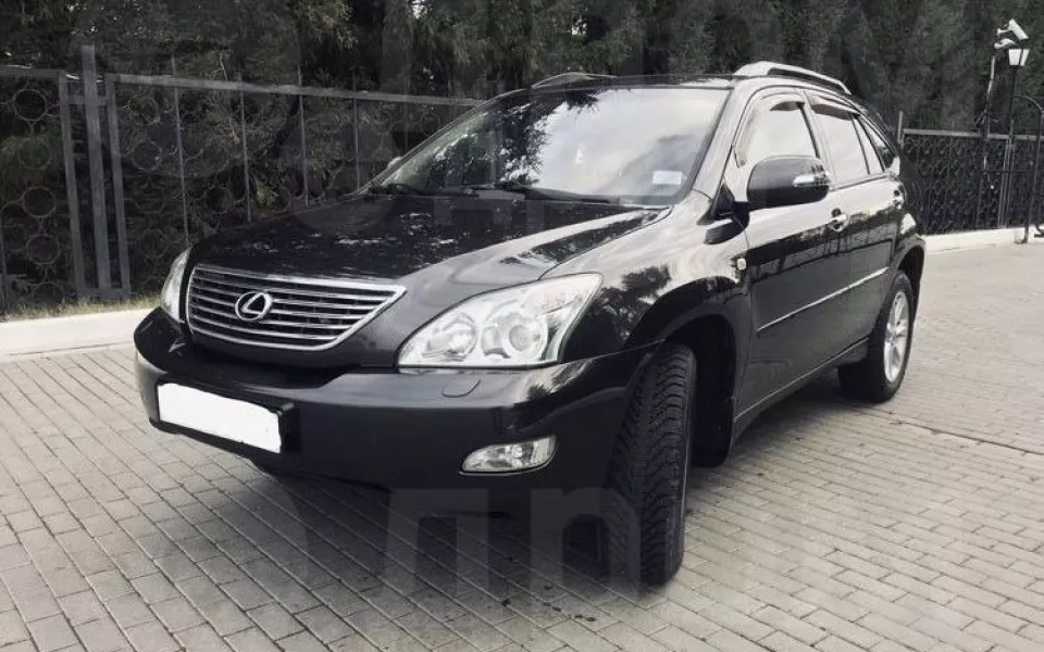 В Барнауле почти за 1,8 млн рублей продают эксклюзивный Lexus