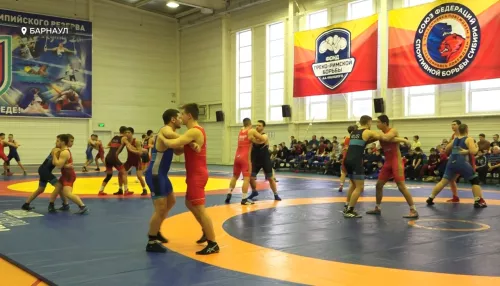 Спорт - смысл жизни: мастер-класс по греко-римской борьбе прошел в Барнауле