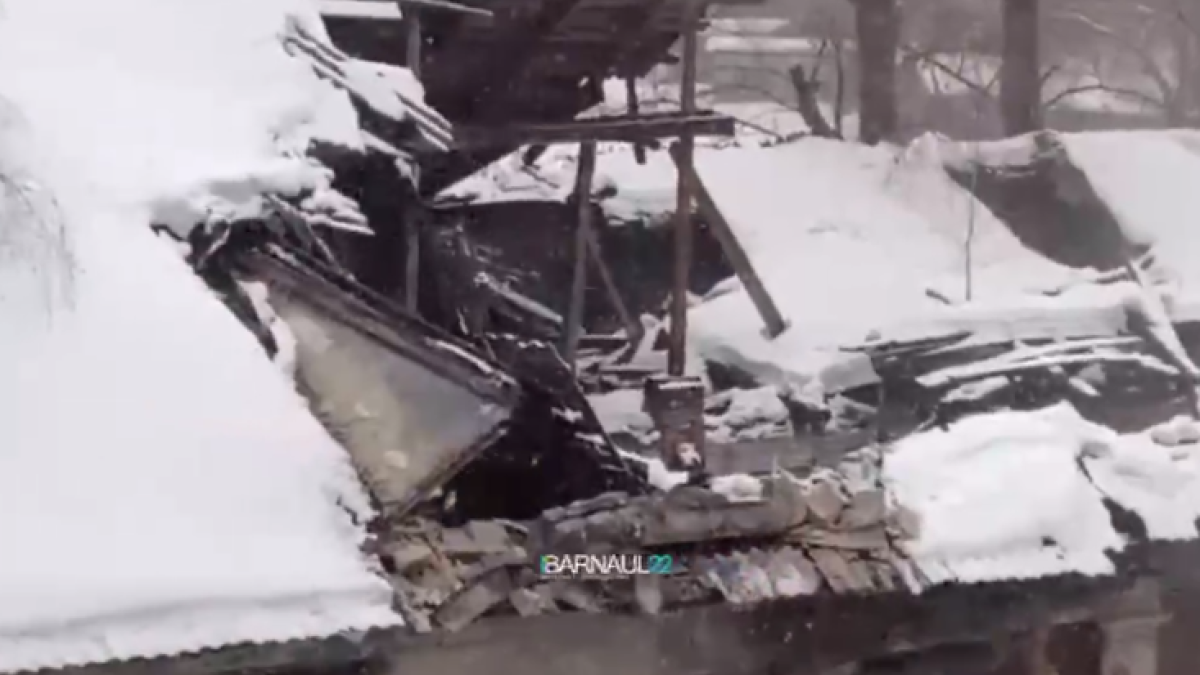 Обрушение крыши в Барнауле