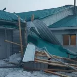 Пострадал мост и слетели крыши: на Алтае устраняют последствия разгула стихии