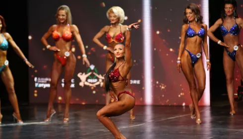 Красивые и атлетичные: как в Барнауле прошел чемпионат по бодибилдингу